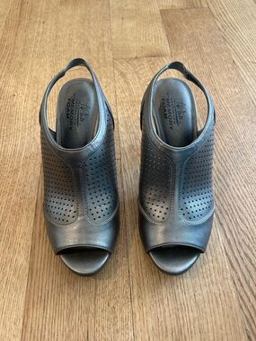 Life Stride Metallic Gray Perforated Peep-Toe Slingback Sandals
